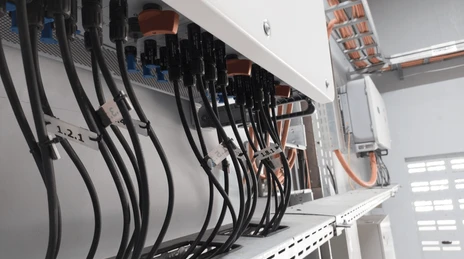 Инвертор и батериен шкаф